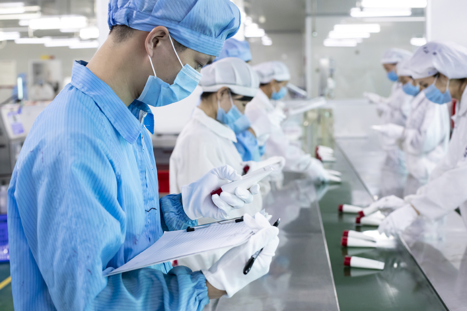 如何选择可靠的化妆品加工厂与计生用品厂家加盟？